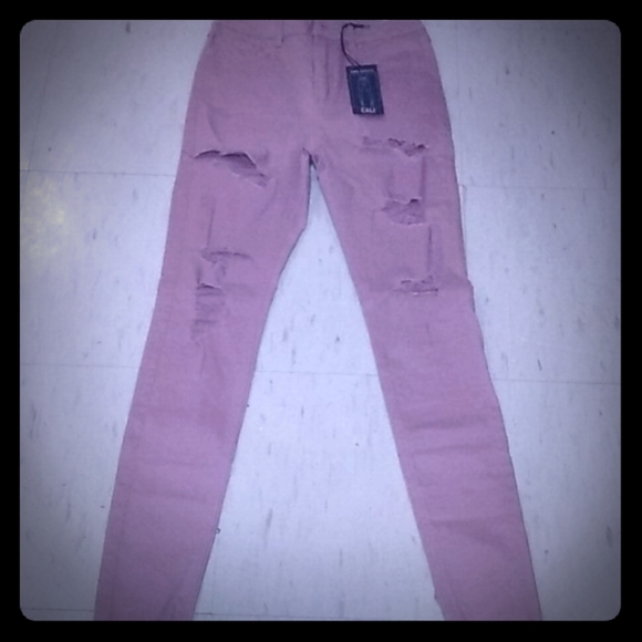 3/$20 - Cali Mauve ripped jeans - Picture 1 of 3
